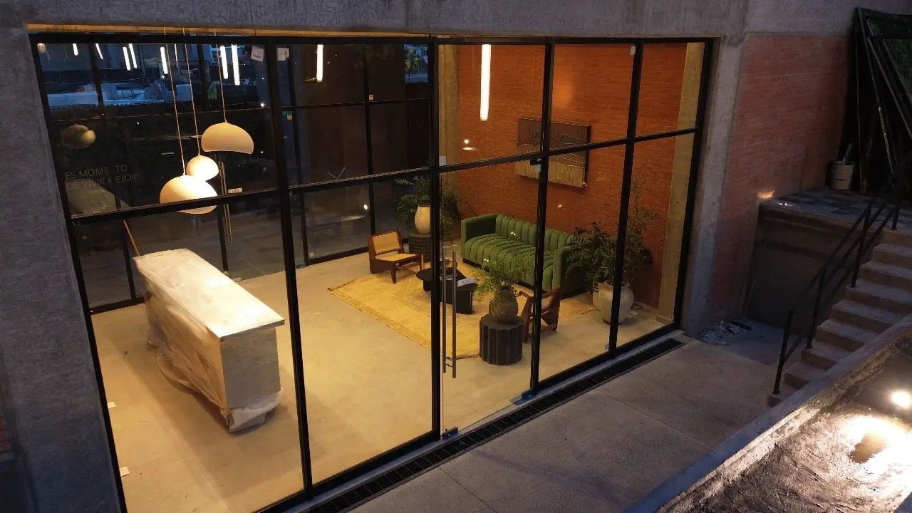 Lobby moderno de Anuva Residencial en Zapopan